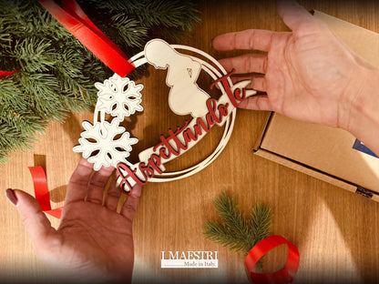 Pallina di Natale in Legno con Scritta “Aspettando Te” (15x20 cm)